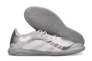 Chuteira Futsal Adidas Predator Elite Fold-Over Tongue IC Prata com sola antiderrapante.