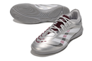 Chuteira Futsal Adidas Predator Elite Fold-Over Tongue IC na cor prata, ideal para jogos em quadra.