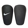 Caneleiras Small Nike Preto e Branco com design anatômico e proteção superior