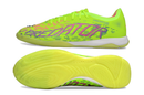 Chuteira Futsal Adidas Predator Elite Tongue IC nas cores verde, rosa e roxa, vista lateral e inferior.