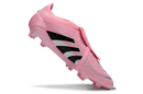 Chuteira Adidas Predator Elite FG - Rosa em destaque mostrando seu design moderno e vibrante.