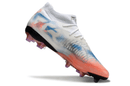 Chuteira Puma Future 8 FG - Branca em destaque, ideal para futebol, com design moderno e tecnologia avançada.