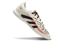 Chuteira Futsal Adidas Predator Elite Fold-Over Tongue IC na cor bege, ideal para jogos em quadra.