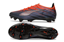Chuteira Puma Ultra 5 FG em preto e laranja, com design moderno e sola de tração ideal para campo.