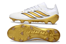 Chuteira Adidas Predator Elite FG 26 - "Finishers Steel" - Branca e Dourada em ângulo lateral e inferior.