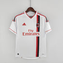 Camisa AC Milan Away 11/12 Retro branca com detalhes em vermelho e preto, estilo clássico e confortável.