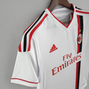 Camisa AC Milan Away 11/12 Retro branca com detalhes em vermelho e preto, logo da Adidas e patrocinador Fly Emirates.