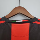 Parte de trás da camisa AC Milan home 10/11 Retro Olympic exibindo detalhes em vermelho e preto.