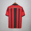 Camisa retro AC Milan Home 14/15 na cor vermelha com listras, vista traseira.