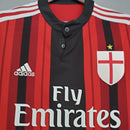 Camisa AC Milan Home 14/15 retro na cor vermelha com detalhes em preto e logotipo Adidas.