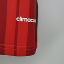 Detalhe da camisa AC Milan Home 14/15 retrô em vermelho com logo climacool.