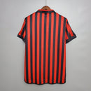 Camisa de futebol AC Milan Home 99/00 Retro Olympic com listras vermelhas e pretas na parte de trás.