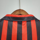 AC Milan Home 99/00 Retro Olympic detalhe das costas da camisa com listras vermelhas e pretas