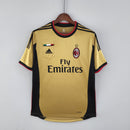 Camisa retro amarela AC Milan Third 13/14 com logotipo da Emirates e detalhes em preto.