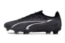 Chuteira Puma Ultra Ultimate FG Preta com design elegante e sola para gramados naturais.