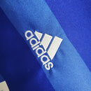 Logotipo da Adidas em destaque na camiseta Chelsea Home 11/12 Retro, enfatizando a qualidade do produto.
