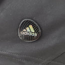 Logo da Adidas em detalhe na camisola de goleiro do Real Madrid GK away 11/12 Retro.