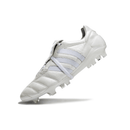 Chuteira Adidas Predator Mania Elite FG Branca - Campo em destaque, ideal para jogadores de futebol.