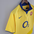 Camisola Arsenal Home 93/94 Retro com detalhes icônicos e design clássico. Ideal para fãs do clube.