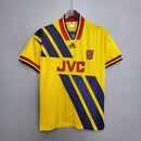 Camisa Arsenal Home 93/94, retro, com o logo JVC, na cor amarela e detalhes em azul marinho.