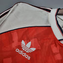 Camisola Arsenal Home 90/92 com logo Adidas em destaque na cor vermelha, ideal para os fãs de futebol.