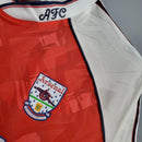 Detalhe da camisola Arsenal Home 90/92 com escudo e logo da AFC, disponível na Olympic Store.