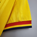 Manga do uniforme Arsenal Home 93/94 com detalhes em vermelho e azul, disponível na Olympic Store.
