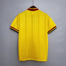 Camisa Arsenal Home 93/94 retrô, vista traseira, com listras amarelas e detalhes em vermelho.