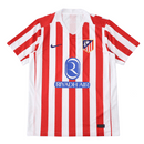 Camisola principal do Atlético de Madrid 2025/26 da Nike, com riscas vermelhas e brancas, gola branca, escudo com contorno amarelo e logótipo azul royal.