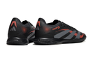 Chuteira Futsal Adidas Predator Elite Fold Over Tongue IC, com design moderno e cores vibrantes.
