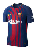 A Barcelona Home Retro 17/18 OLYMPIC STORE destaca-se pela sua qualidade de confeção e atenção aos pormenores.