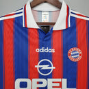 Camisa retrô Bayern München 1995 com detalhes em azul e vermelho, logo Adidas e Opel.