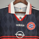 Camisa Bayern München Home 97/98 Retro com detalhes em vermelho e logo da Adidas e Opel.
