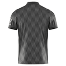 Camisa de Bayern München de estilo moderno, vista de trás, com padrão geométrico para o Oktoberfest 24/25.