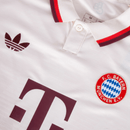 Camisa do Bayern München terceira 24/25 com logo da Adidas e bordado do clube.