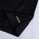 Detalhe de tecido do treino Bayern München 24/25, com tecnologia AEROREADY para melhor desempenho.