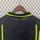 Detalhe das costas da camisa Borussia Dortmund Away 96/97 Retro com design clássico e gola preta.