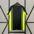 Camiseta retro Borussia Dortmund Away 96/97, visão traseira, detalhes em amarelo e preto.
