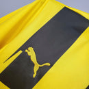 Emblema da marca Puma em detalhe na camisa Borussia Dortmund Home 12/13 Retro.