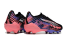 Chuteira Puma Ultra 5 FG - Preto, Rosa e Roxo, ideal para jogos em campo, com design moderno e confortável.