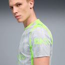 Camisa Manchester City 2025/26 III em destaque, modelo com detalhes em neon, ideal para torcedores do time.