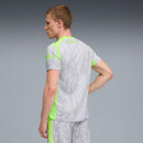 Detalhe posterior da Camisa Manchester City 2025/26 III em cinza e verde fluorescente.