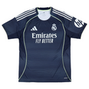 Camisola reserva do Real Madrid 2025/26 da Adidas, em azul-marinho com detalhes prateados e linhas verde fluorescente, sobre fundo branco.