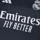 Camisola reserva do Real Madrid 2025/26 da Adidas, em azul-marinho com detalhes prateados e linhas verde fluorescente, sobre fundo branco.