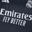 Detalhe da camisola Real Madrid Away 2025/26 com logo Emirates e slogan Fly Better