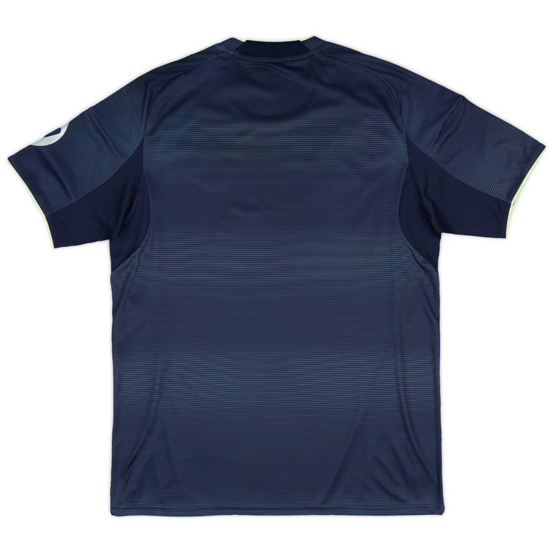 Camisola reserva do Real Madrid 2025/26 da Adidas, em azul-marinho com detalhes prateados e linhas verde fluorescente, sobre fundo branco.
