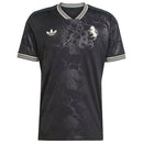 Camisola Juventus terceira 2025/26 com design floral em preto e detalhes em verde e branco.