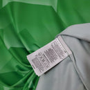 Camisola Alemanha Home 1988 Retro com etiqueta de cuidados sobre tecido e instruções.