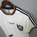 Camisola Alemanha Home 1996 Retro com detalhes clássicos, gola em preto, vermelho e amarelo, e logo da Adidas.