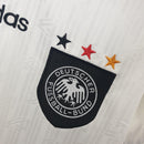 Emblema da camisola Alemanha Home 1996 Retro com estrelas e detalhes do Deutscher Fußball-Bund.